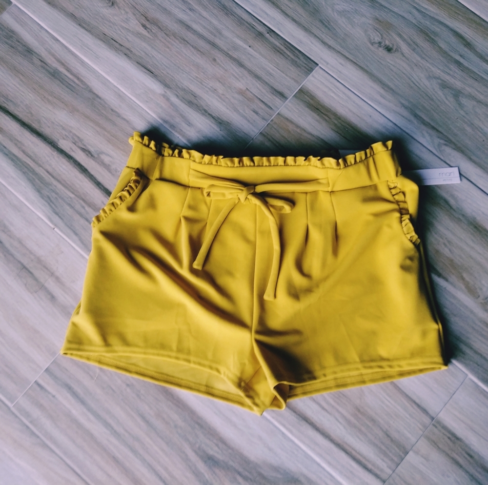 NWT Mari Petite XL Mustard Yellow Ruffle S…